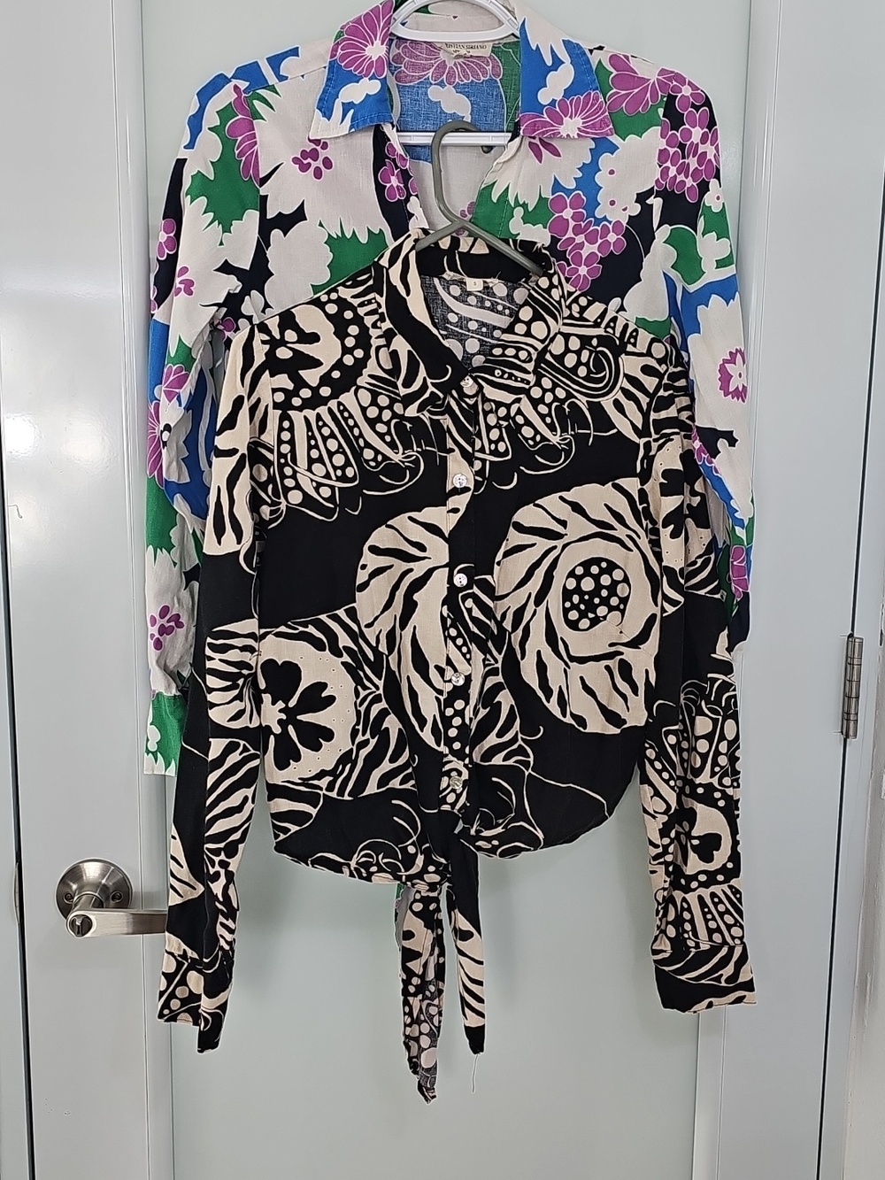 Christian Siriano Women Blouse Tied Al The Front. Size Small.